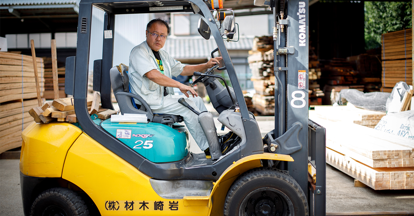 名古屋市北区の岩崎木材株式会社で配送・営業として働くスタップ